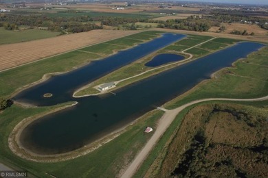 Here is the Lake property you've been looking for, if you're a - photo 1