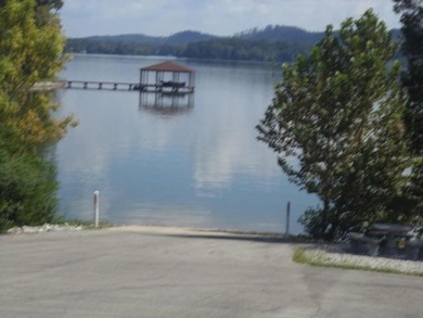 Choice lot with beautiful lake views, situated in Gated lake - photo 6