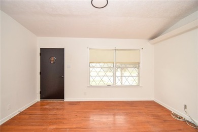 Cute and remodeled 3 bedroom house! ready to move in! Great - photo 11