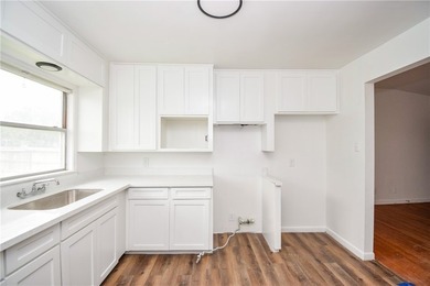 Cute and remodeled 3 bedroom house! ready to move in! Great - photo 15