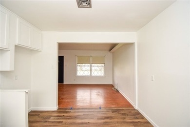 Cute and remodeled 3 bedroom house! ready to move in! Great - photo 16