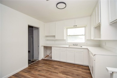 Cute and remodeled 3 bedroom house! ready to move in! Great - photo 17