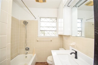 Cute and remodeled 3 bedroom house! ready to move in! Great - photo 21