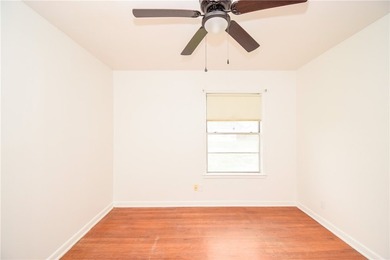 Cute and remodeled 3 bedroom house! ready to move in! Great - photo 29