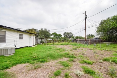 Cute and remodeled 3 bedroom house! ready to move in! Great - photo 35