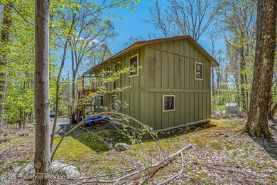 Hemlock Farms charmer nestled in the woods but accessible to - photo 6
