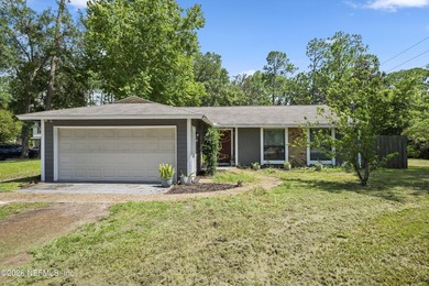**NEW APPLIANCES**LARGE LOT**PRIME LOCATION**NEW ROOF** Nestled - photo 1