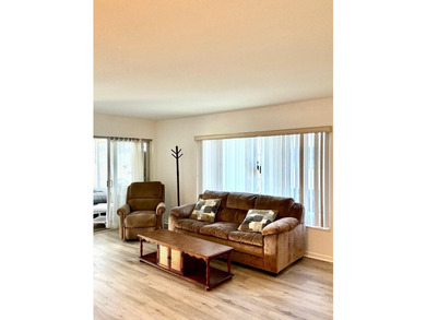 SPACIOUS, VACANT CORNER UNIT IN A DESIRABLE 55+ COMMUNITY. JUST - photo 1