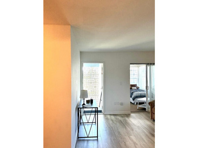 SPACIOUS, VACANT CORNER UNIT IN A DESIRABLE 55+ COMMUNITY. JUST - photo 4