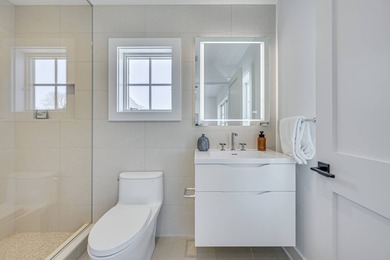 A brand-new Southampton Village traditional with the clean lines - photo 23