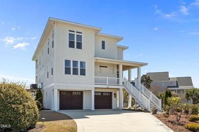 Welcome to your dream coastal retreat. This isn't just a house - photo 1