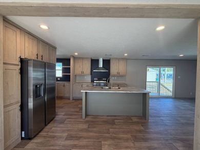 Beautiful move-in ready 4 bedroom, 2 bathroom home located in - photo 3