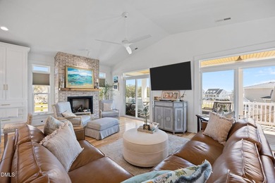 Welcome to your dream coastal retreat. This isn't just a house - photo 6