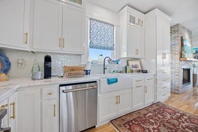 Welcome to your dream coastal retreat. This isn't just a house - photo 9