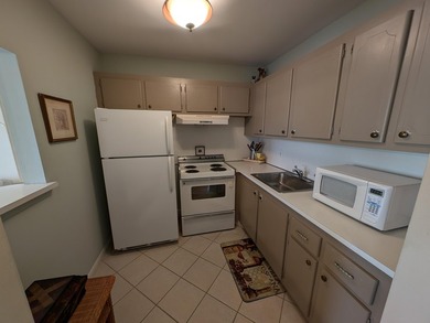 Investors dream. Cash Only. Very qualified tenant occupied with - photo 8