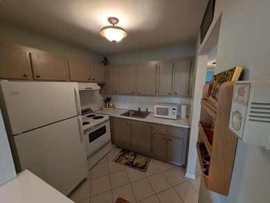 Investors dream. Cash Only. Very qualified tenant occupied with - photo 10