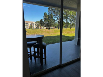 Disponible Beautifully first floor Condo unit with new - photo 5