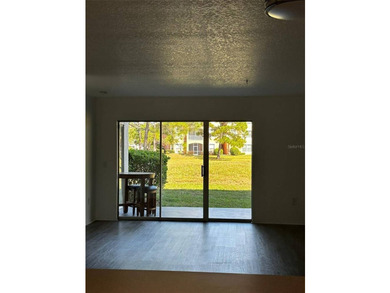 Disponible Beautifully first floor Condo unit with new - photo 7