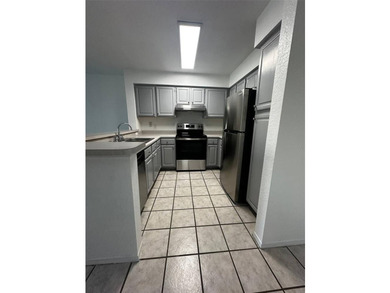 Disponible Beautifully first floor Condo unit with new - photo 8