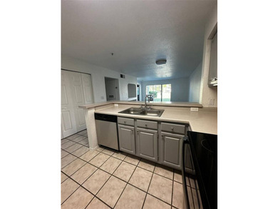 Disponible Beautifully first floor Condo unit with new - photo 9