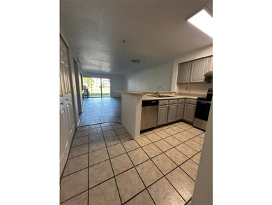 Disponible Beautifully first floor Condo unit with new - photo 10