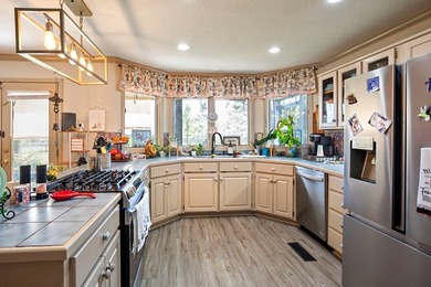 Discover an extraordinary 500 +/- acres of prime land, perfect - photo 11