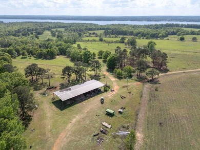 Discover an extraordinary 500 +/- acres of prime land, perfect - photo 31