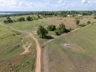 Discover an extraordinary 500 +/- acres of prime land, perfect - photo 37
