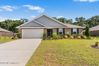 Beautifully maintained 4-bedroom, 2-bath home conveniently - photo 1