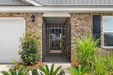 Beautifully maintained 4-bedroom, 2-bath home conveniently - photo 3