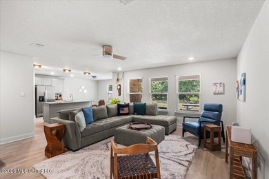 Beautifully maintained 4-bedroom, 2-bath home conveniently - photo 5