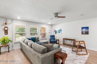 Beautifully maintained 4-bedroom, 2-bath home conveniently - photo 6