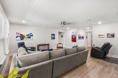 Beautifully maintained 4-bedroom, 2-bath home conveniently - photo 7