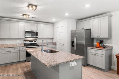 Beautifully maintained 4-bedroom, 2-bath home conveniently - photo 8