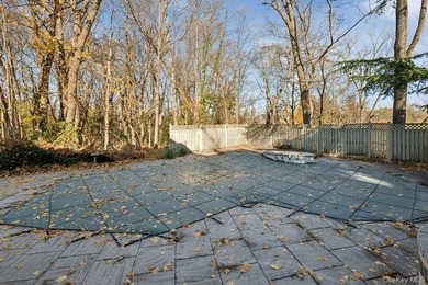 Welcome, to this very unique home where walls of glass showcase - photo 12