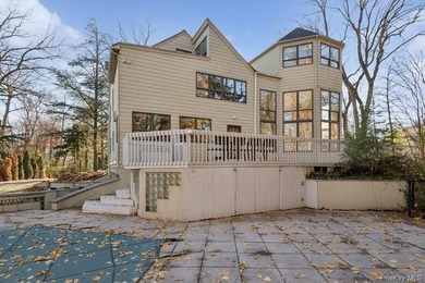 Welcome, to this very unique home where walls of glass showcase - photo 14