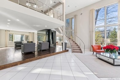 Welcome, to this very unique home where walls of glass showcase - photo 19