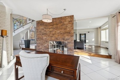 Welcome, to this very unique home where walls of glass showcase - photo 21