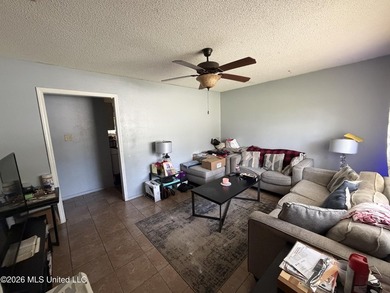 THE NEW KID ON THE BLOCK. NICE HOME JUST SOUTH OF i10. PERFECT - photo 2
