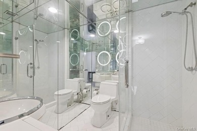 Welcome, to this very unique home where walls of glass showcase - photo 31