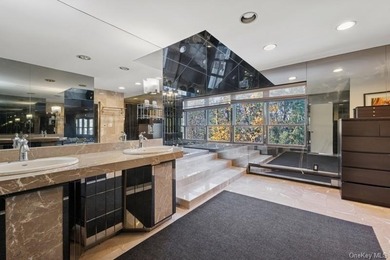 Welcome, to this very unique home where walls of glass showcase - photo 34