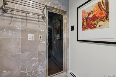 Welcome, to this very unique home where walls of glass showcase - photo 36