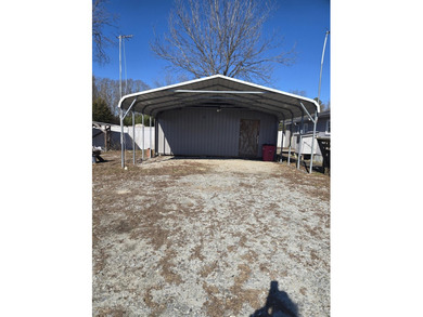 This charming 2 bedroom, 2 bath home is in a great location in - photo 3