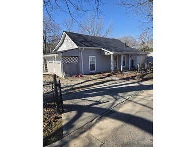 This charming 2 bedroom, 2 bath home is in a great location in - photo 4