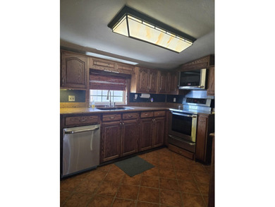 This charming 2 bedroom, 2 bath home is in a great location in - photo 5