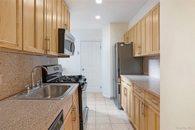 This bright and well-proportioned JR4/2BR at The Euclid offers a - photo 4