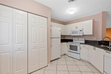 Lovely 3 bedroom, 2.5 bathroom townhome located in the 24 hour - photo 2
