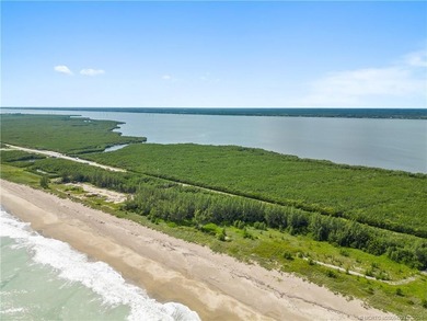 Discover a rare jewel on South Hutchinson Island: a combined 20+ - photo 9