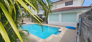 Beautiful pool home in the highly desirable Caribe Lakes - photo 3