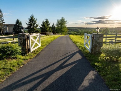 Welcome to Sunset Ridge Farm. A discreet tree-lined drive with - photo 2